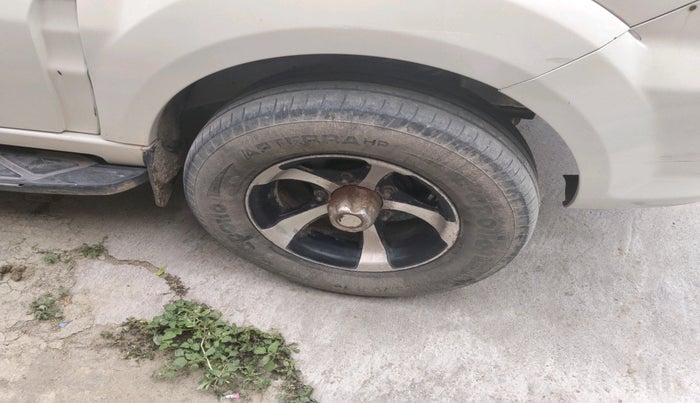 2014 Tata Safari Storme 2.2 LX 4X2, Diesel, Manual, 1,48,105 km, tyre