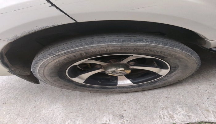 2014 Tata Safari Storme 2.2 LX 4X2, Diesel, Manual, 1,48,105 km, tyre