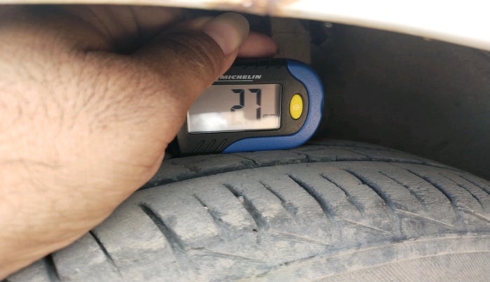 2011 Hyundai Eon D-LITE, CNG, Manual, 2,18,234 km, tyre