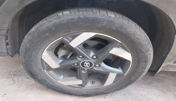 2019 Hyundai VENUE SX PLUS 1.0 TURBO DCT, Petrol, Automatic, 5,99,367 km, tyre