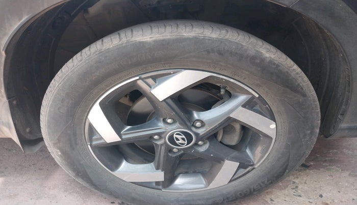 2019 Hyundai VENUE SX PLUS 1.0 TURBO DCT, Petrol, Automatic, 5,99,367 km, tyre