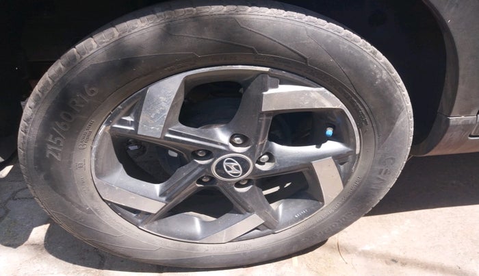 2019 Hyundai VENUE SX PLUS 1.0 TURBO DCT, Petrol, Automatic, 5,99,367 km, tyre