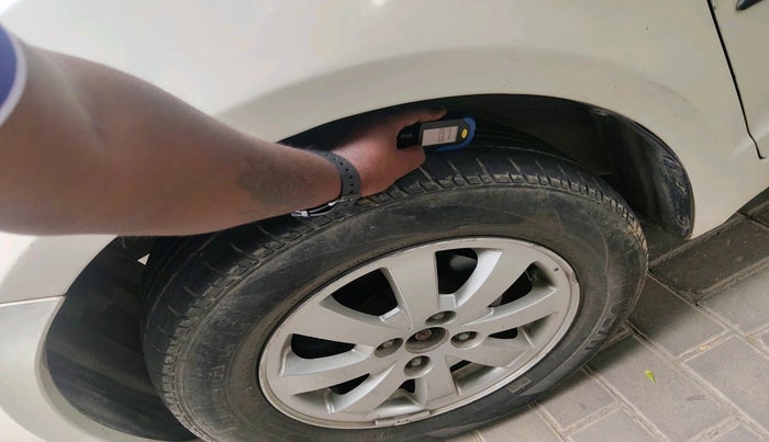 2011 Maruti Swift ZXI, Petrol, Manual, 90,426 km, tyre