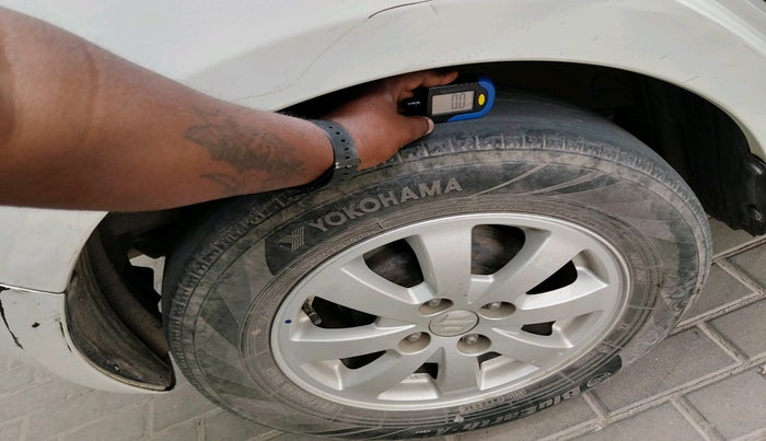 2011 Maruti Swift ZXI, Petrol, Manual, 90,426 km, tyre