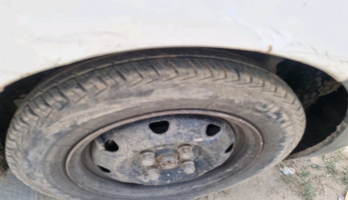 2011 Hyundai Santro Xing GLS, Petrol, Manual, 1,41,116 km, tyre