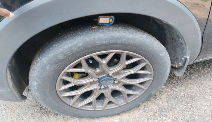 2024 Renault TRIBER RXZ, Petrol, Manual, 16,385 km, tyre