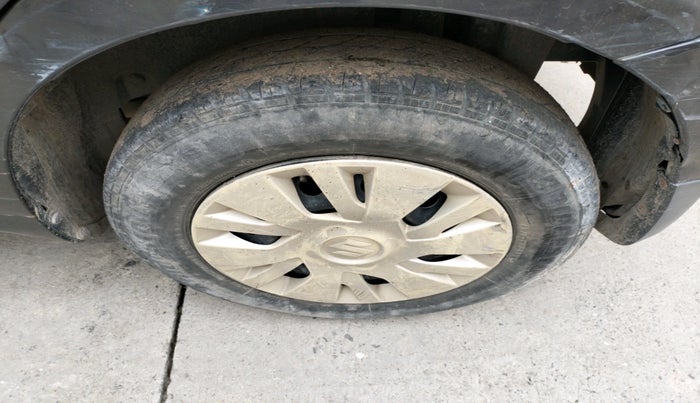 2016 Maruti Swift VXI, Petrol, Manual, 81,166 km, tyre