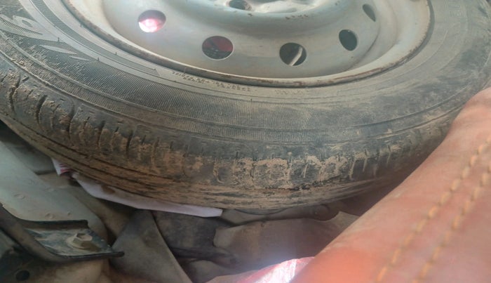 2012 Maruti Wagon R 1.0 LXI CNG, CNG, Manual, 1,07,446 km, tyre