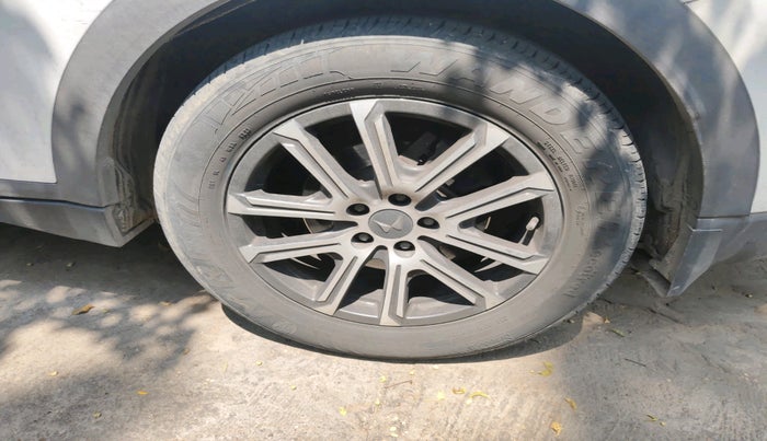 2023 Mahindra XUV700 AX 7 LUXURY D AT 7 STR, Diesel, Automatic, 58,087 km, tyre