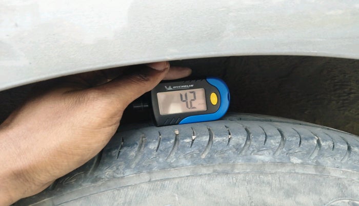 2014 Nissan Sunny XV DIESEL, Diesel, Manual, 81,570 km, tyre