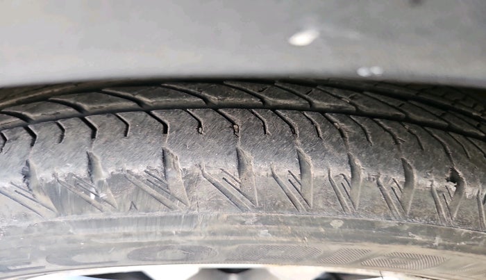 2016 Hyundai Santa Fe 2 WD AT, Diesel, Automatic, 70,152 km, tyre