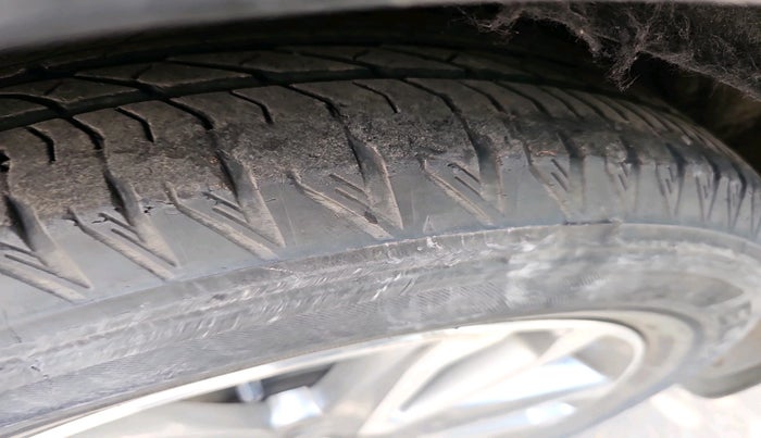 2016 Hyundai Santa Fe 2 WD AT, Diesel, Automatic, 70,152 km, tyre