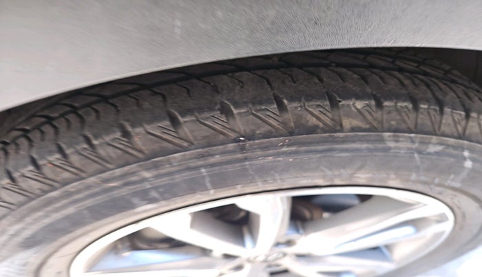 2016 Hyundai Santa Fe 2 WD AT, Diesel, Automatic, 70,152 km, tyre