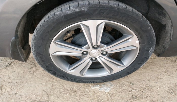 2018 Hyundai Verna 1.6 SX (O) CRDI MT, Diesel, Manual, 1,04,975 km, tyre