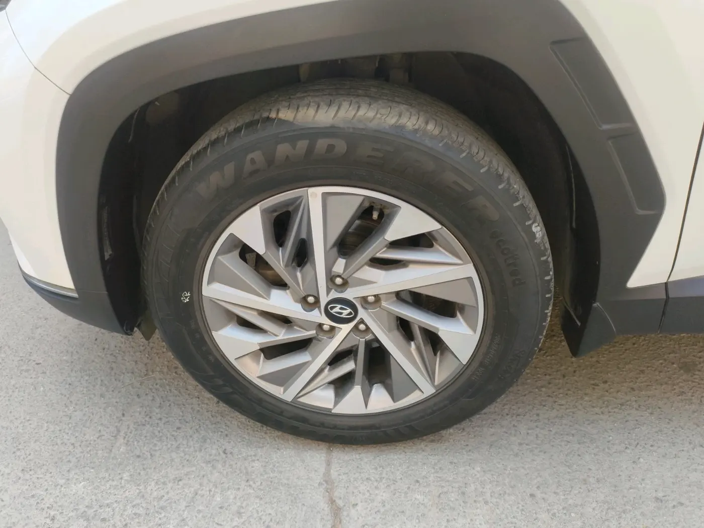 2023 Hyundai Tucson SIGNATURE 2.0 AT PETROL, Petrol, Automatic, 53,896 km, tyre