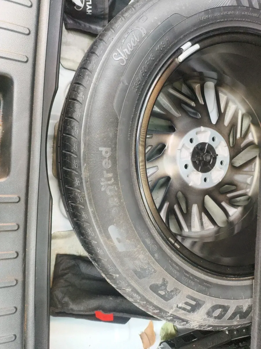 2023 Hyundai Tucson SIGNATURE 2.0 AT PETROL, Petrol, Automatic, 53,896 km, tyre