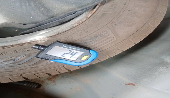 2014 Hyundai i10 SPORTZ 1.1, Petrol, Manual, 1,75,155 km, tyre