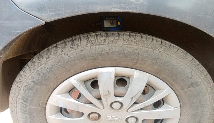 2014 Hyundai i10 SPORTZ 1.1, Petrol, Manual, 1,75,155 km, tyre