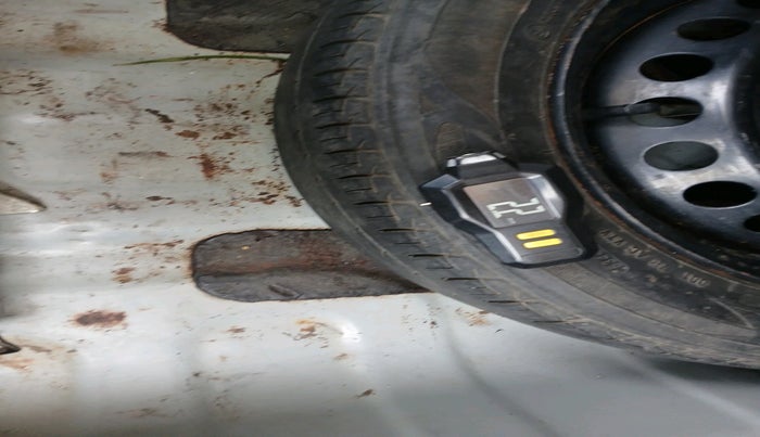 2014 Hyundai Xcent S 1.2, Petrol, Manual, 99,902 km, tyre