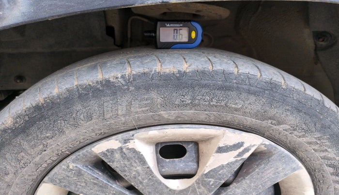 2016 Mahindra Kuv100 K4 D 6 STR, Diesel, Manual, 39,559 km, tyre