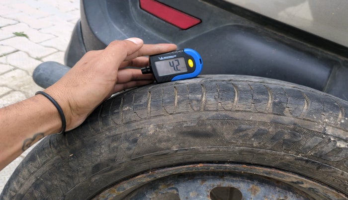 2016 Mahindra Kuv100 K4 D 6 STR, Diesel, Manual, 39,559 km, tyre