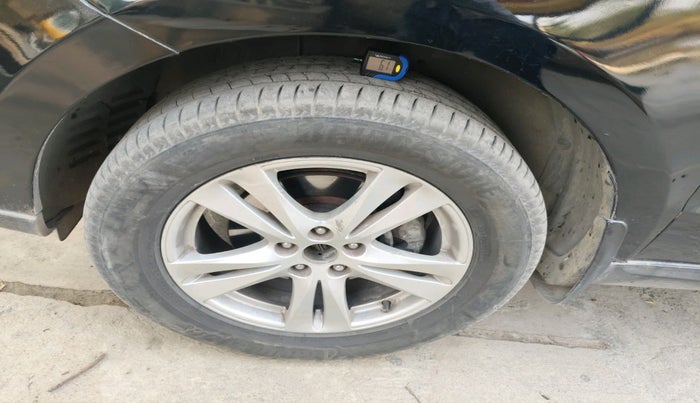 2012 Hyundai Santa Fe 4 WD, Diesel, Manual, 1,07,638 km, tyre