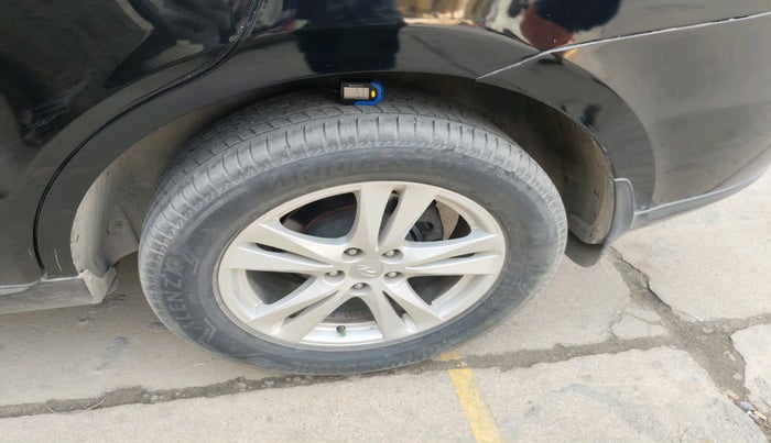 2012 Hyundai Santa Fe 4 WD, Diesel, Manual, 1,07,638 km, tyre