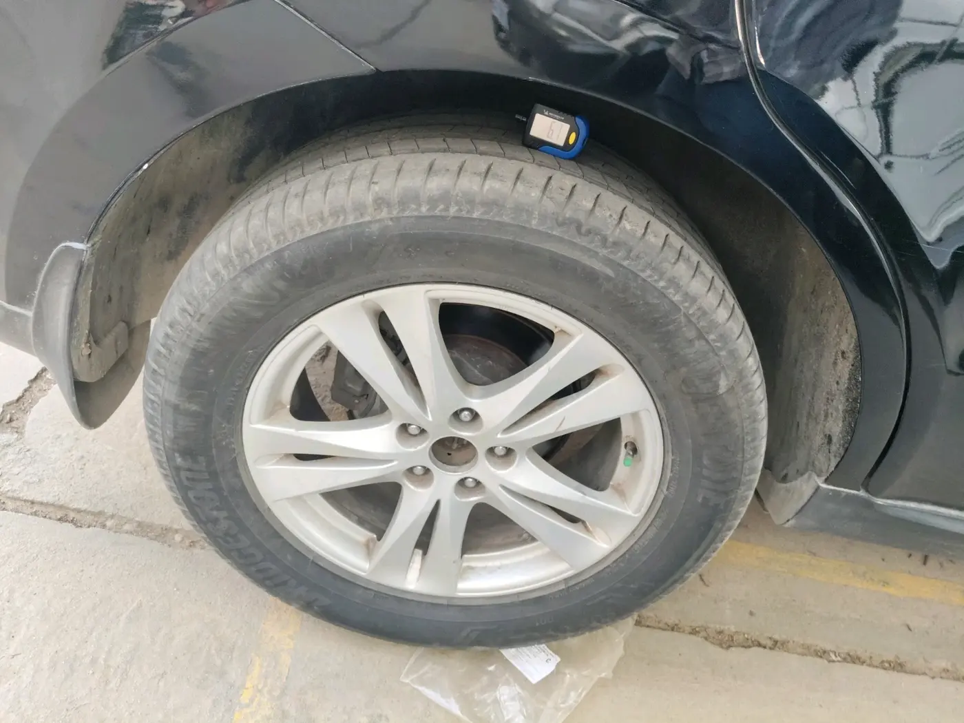 2012 Hyundai Santa Fe 4 WD, Diesel, Manual, 1,07,638 km, tyre