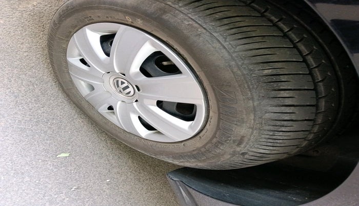 2011 Volkswagen Vento TRENDLINE 1.6, Petrol, Manual, 1,04,090 km, tyre