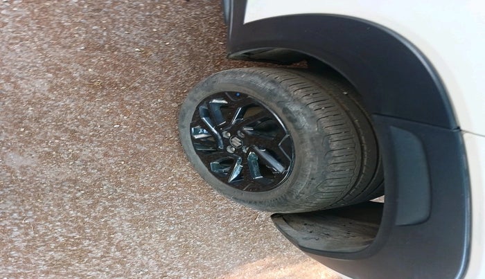 2023 Maruti FRONX DELTA PLUS 1.2L AGS, Petrol, Automatic, 50,753 km, tyre