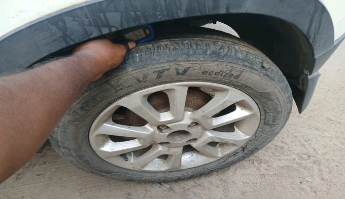 2017 Mahindra Kuv100 K8 6 STR, Petrol, Manual, 61,721 km, tyre