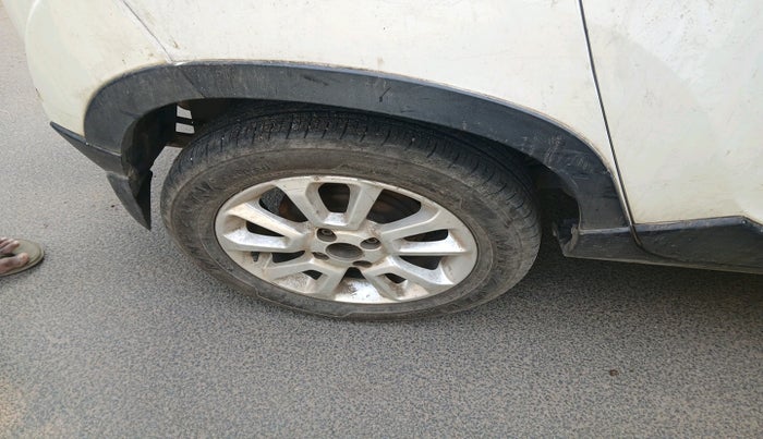 2017 Mahindra Kuv100 K8 6 STR, Petrol, Manual, 61,721 km, tyre