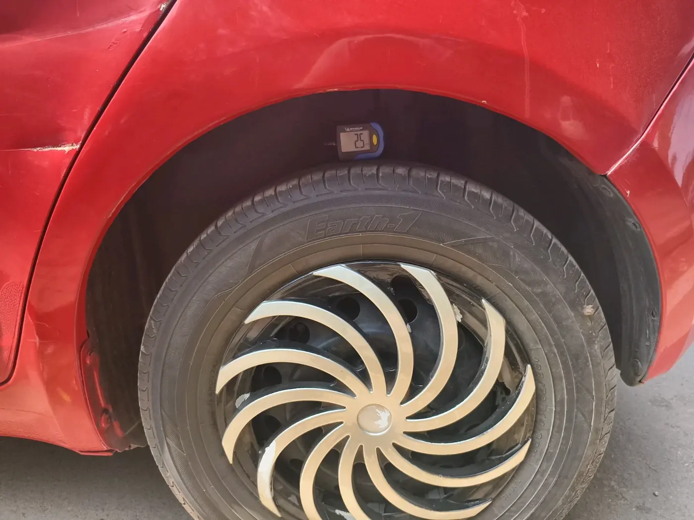 2009 Maruti Swift VDI, Diesel, Manual, 2,16,478 km, tyre