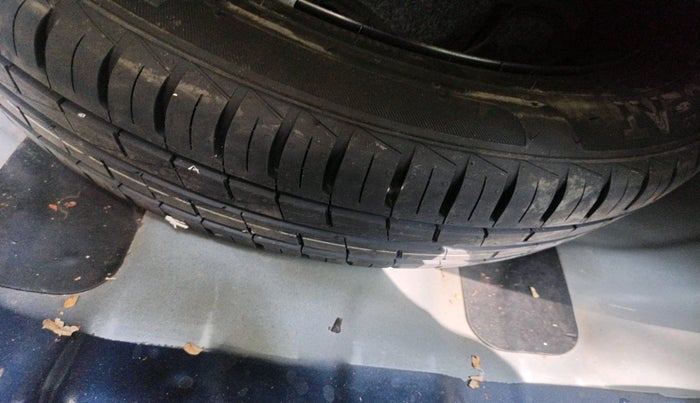 2024 Hyundai AURA SX 1.2 CNG, CNG, Manual, 53,546 km, tyre