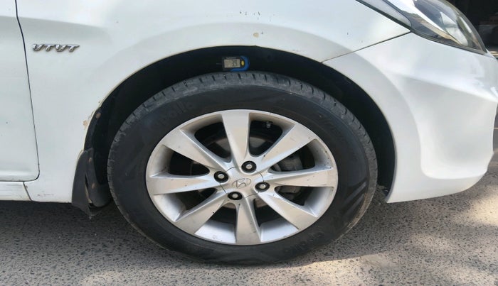 2011 Hyundai Verna FLUIDIC 1.6 VTVT SX, CNG, Manual, 1,31,709 km, tyre