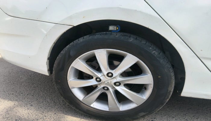 2011 Hyundai Verna FLUIDIC 1.6 VTVT SX, CNG, Manual, 1,31,709 km, tyre