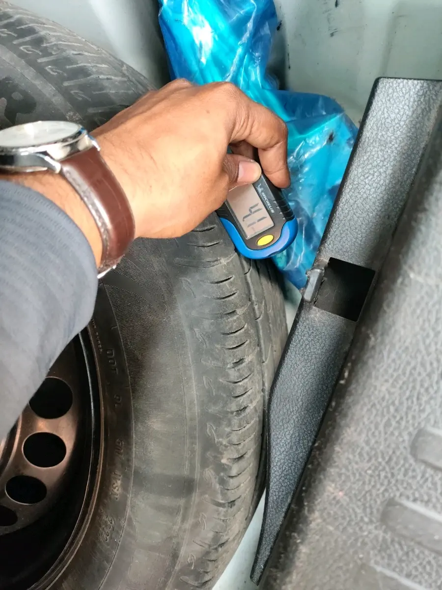 2022 Maruti BREZZA LXI SMART HYBRID, Petrol, Manual, 38,218 km, tyre
