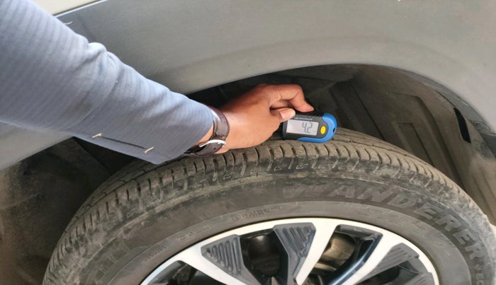 2022 Maruti BREZZA LXI SMART HYBRID, Petrol, Manual, 38,218 km, tyre