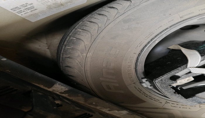 2014 Volkswagen Polo COMFORTLINE 1.2L PETROL, Petrol, Manual, 73,160 km, tyre