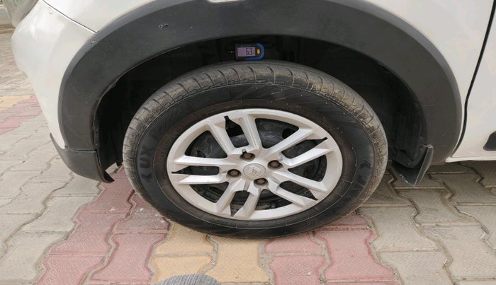 2022 Renault TRIBER RXL MT, Petrol, Manual, 1,58,554 km, tyre