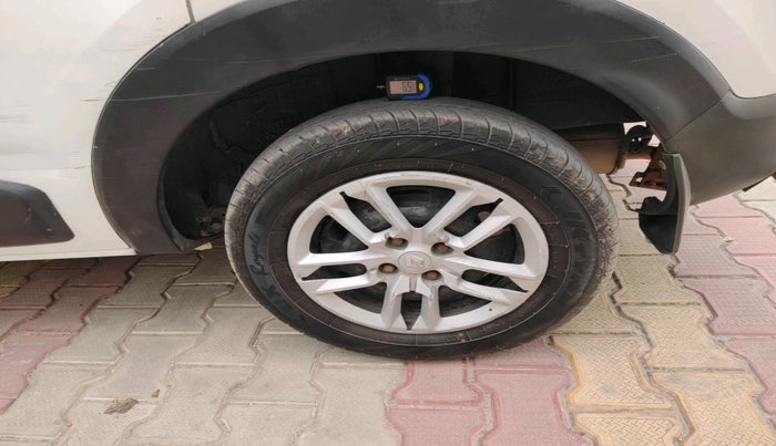 2022 Renault TRIBER RXL MT, Petrol, Manual, 1,58,554 km, tyre