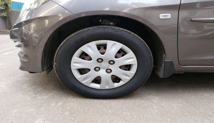 2014 Honda Amaze 1.2L I-VTEC S, Petrol, Manual, 15,720 km, tyre