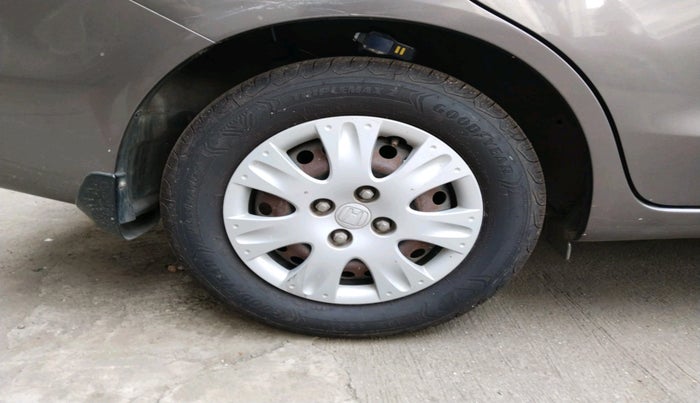 2014 Honda Amaze 1.2L I-VTEC S, Petrol, Manual, 15,720 km, tyre