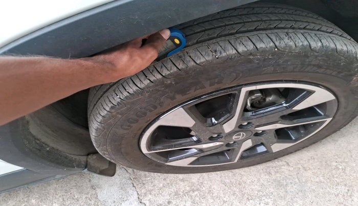 2025 Tata PUNCH Creative Plus AMT, Petrol, Automatic, 8,131 km, tyre