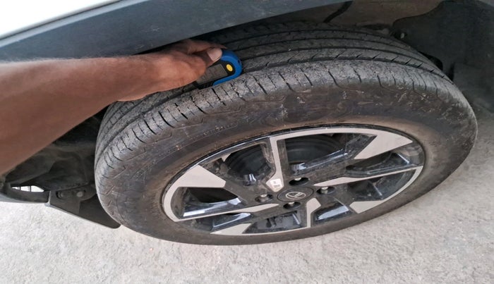 2025 Tata PUNCH Creative Plus AMT, Petrol, Automatic, 8,131 km, tyre