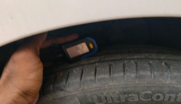 2015 Hyundai Elite i20 ASTA 1.2, Petrol, Manual, 1,57,844 km, tyre