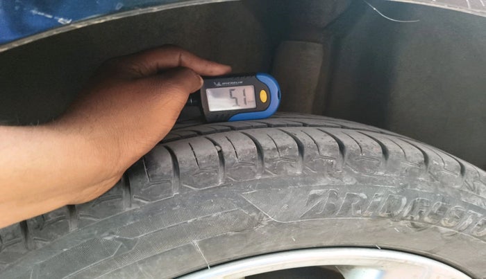 2011 Volkswagen Vento HIGHLINE 1.6 MPI, Petrol, Manual, 1,53,308 km, tyre