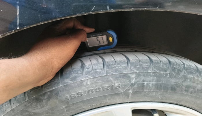 2011 Volkswagen Vento HIGHLINE 1.6 MPI, Petrol, Manual, 1,53,308 km, tyre