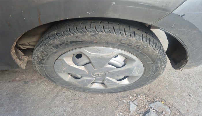 2018 Tata TIGOR XM (O) PETROL, CNG, Manual, 2,11,521 km, tyre