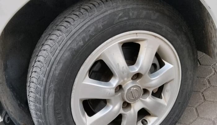 2012 Nissan Micra XV DIESEL, Diesel, Manual, 1,23,123 km, tyre